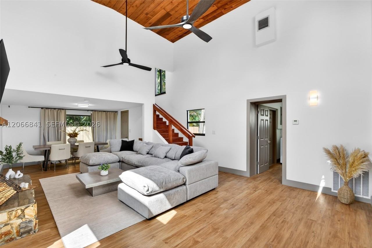 7221 Freedom St - Photo 4 of 35