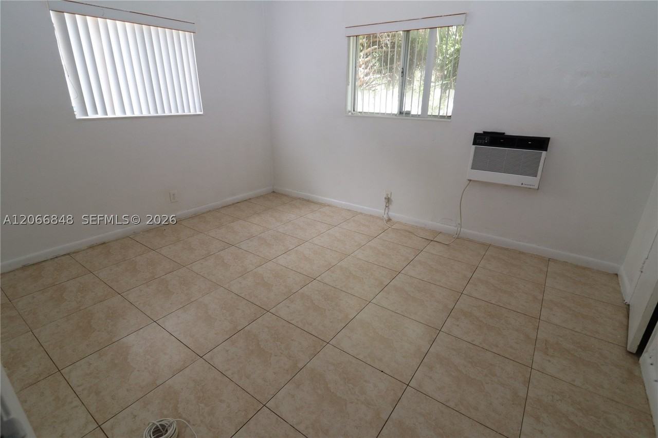 1708 N 16th Ave #3 - Photo 7 of 24