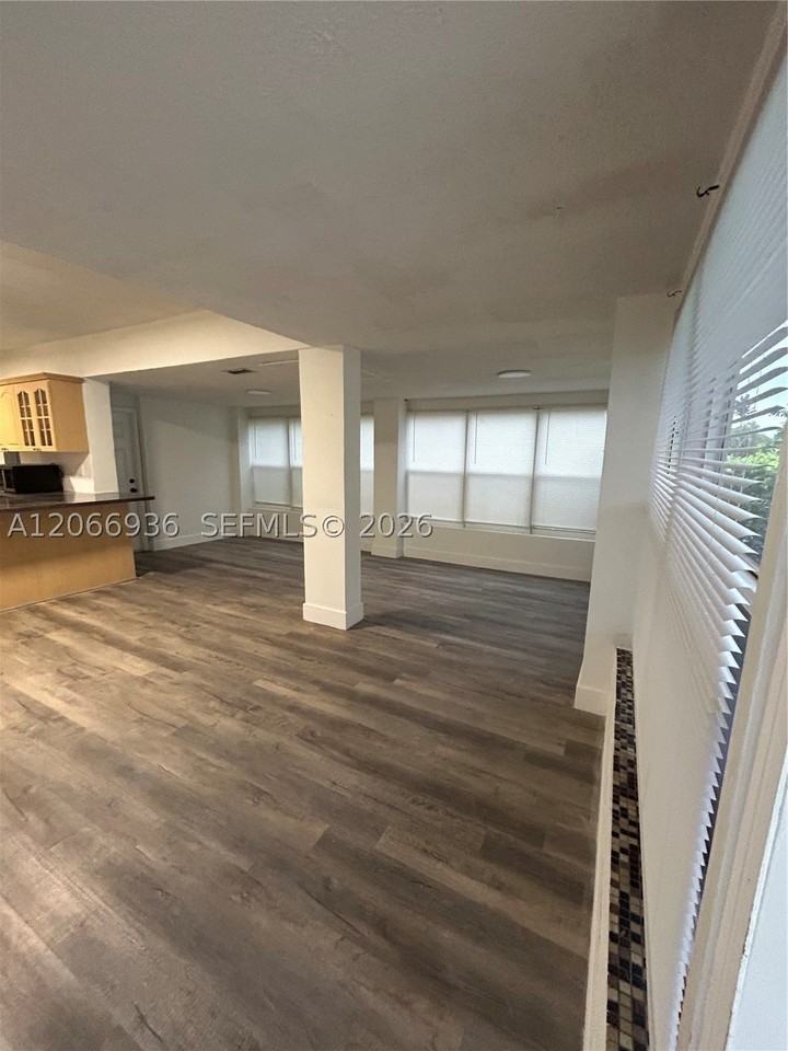 1482 Ne 175th St - Photo 3 of 18