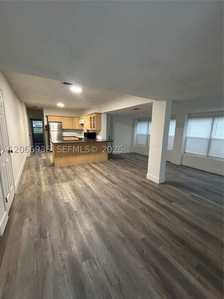 1482 Ne 175th St - Photo 4 of 18