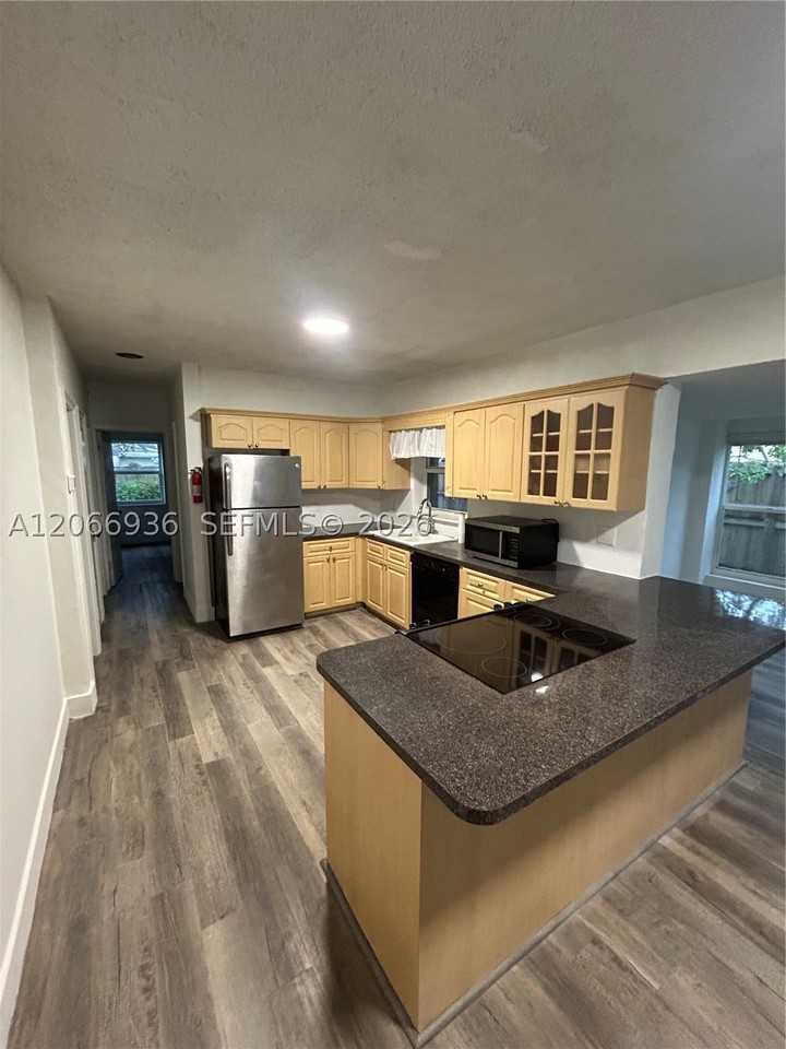 1482 Ne 175th St - Photo 5 of 18