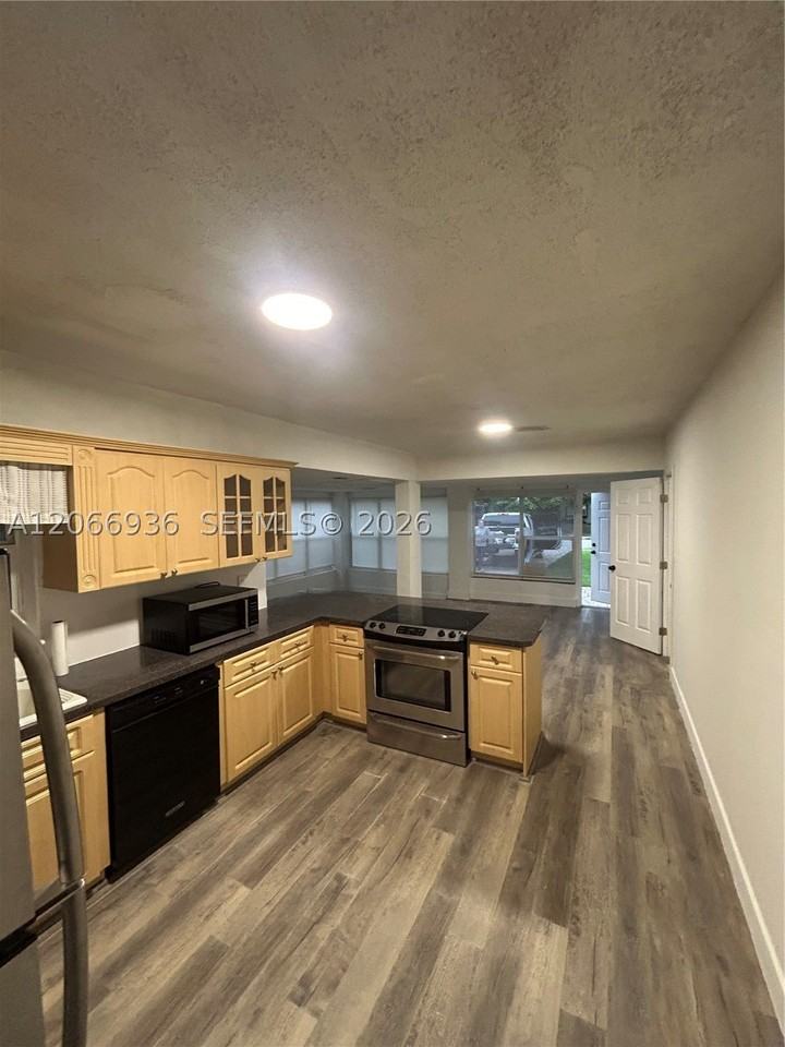 1482 Ne 175th St - Photo 6 of 18