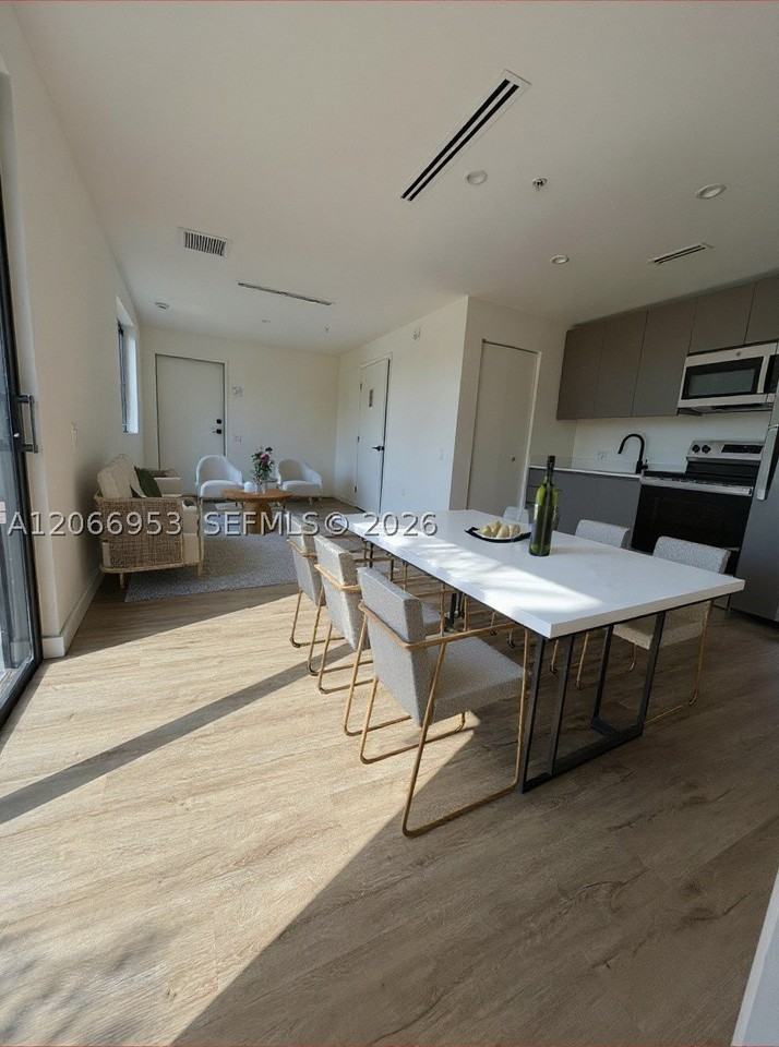 85 Ne 55th St #6 - Photo 7 of 8