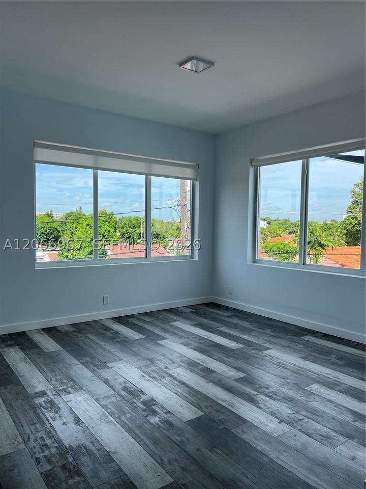 1818 Sw 22nd Ave #2 - Photo 3 of 16