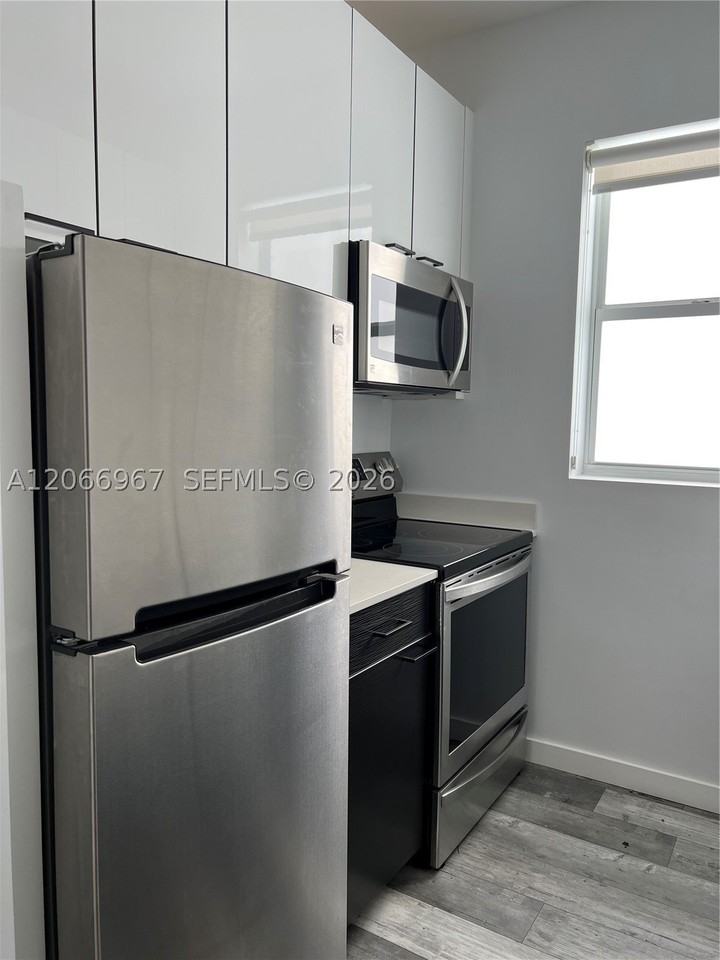 1818 Sw 22nd Ave #2 - Photo 7 of 16