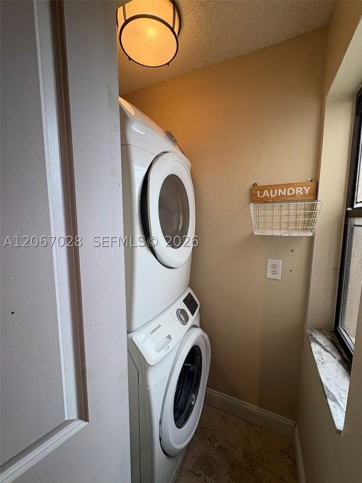 233 Se 11th Ave #233 - Photo 2 of 27
