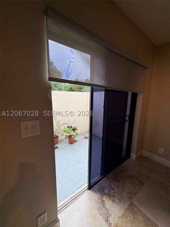 233 Se 11th Ave #233 - Photo 4 of 27