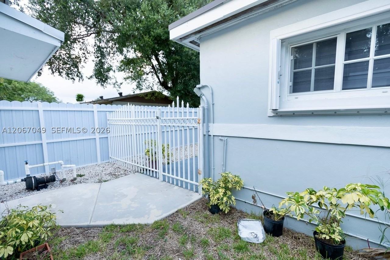 20760 Nw 37th Ct #2 - Photo 4 of 16