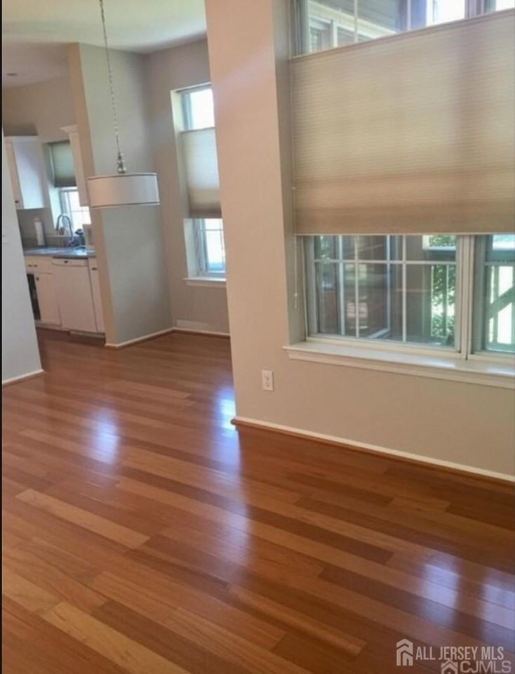 3081 Cypress Ct - Photo 4 of 10