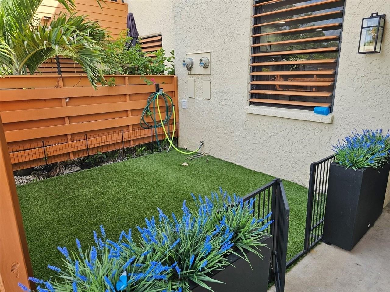 153 Wild Palm Dr #1610 - Photo 4 of 39