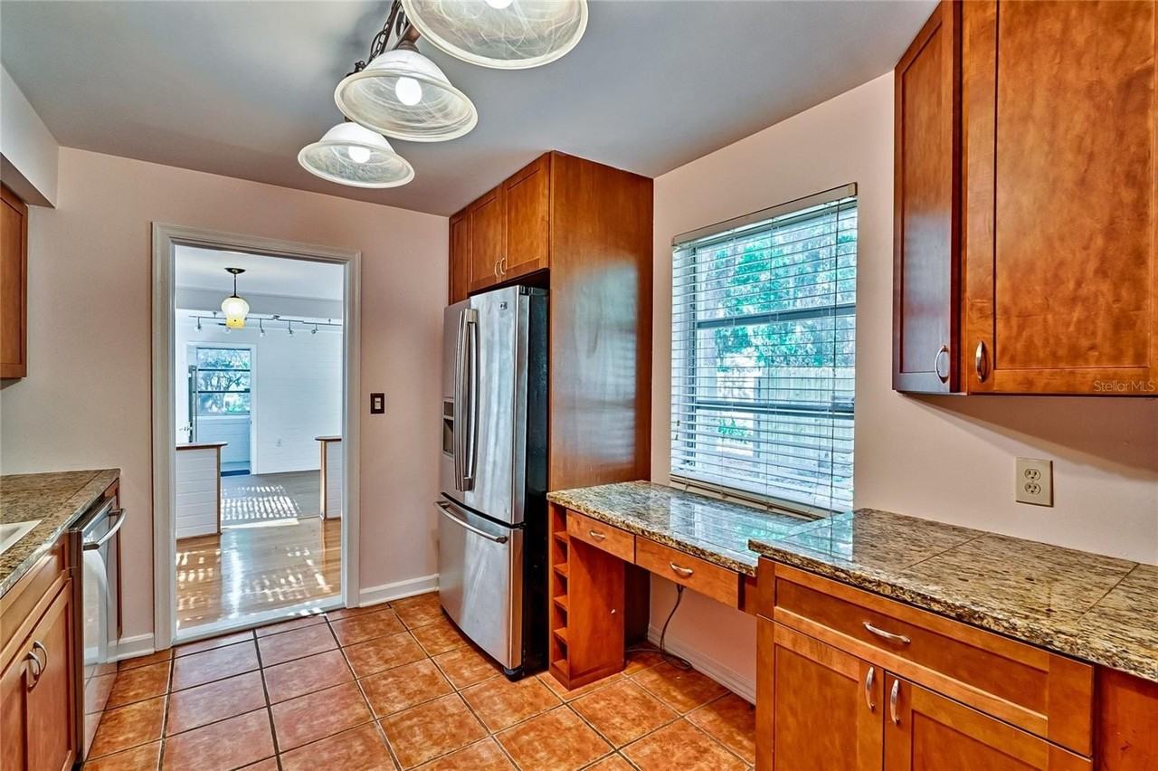 725 Nw 33rd Ave - Photo 6 of 25