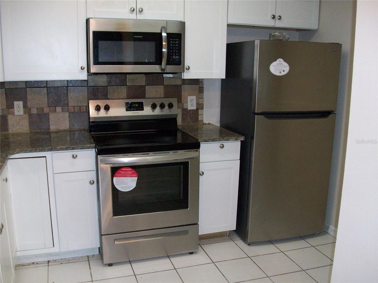 495 Las Cortes Ln #105 - Photo 3 of 20