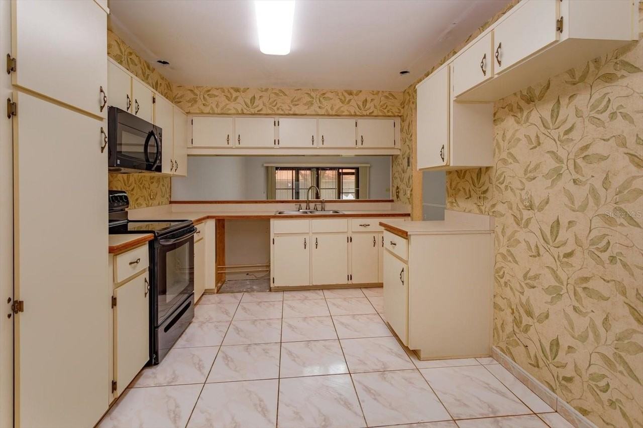 8266 Ambrose Cove Way - Photo 3 of 15
