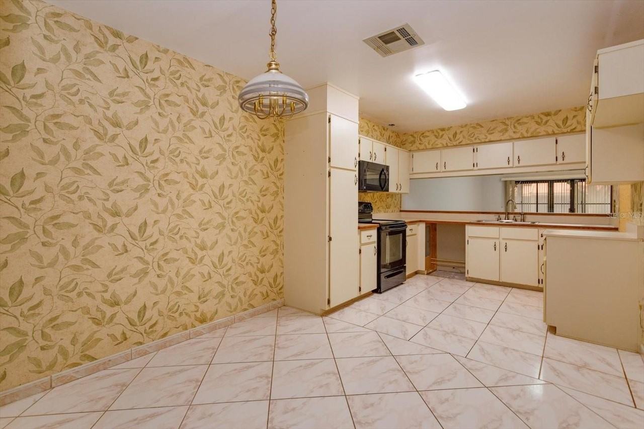 8266 Ambrose Cove Way - Photo 5 of 15