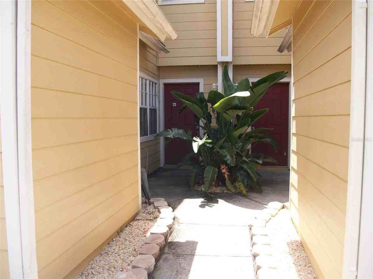 511 Coconut Palm Way - Photo 3 of 22
