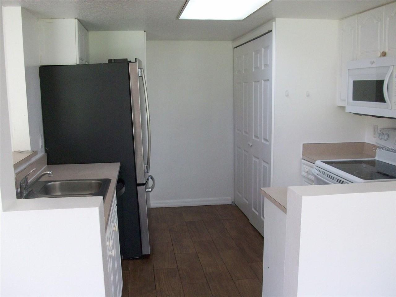511 Coconut Palm Way - Photo 5 of 22