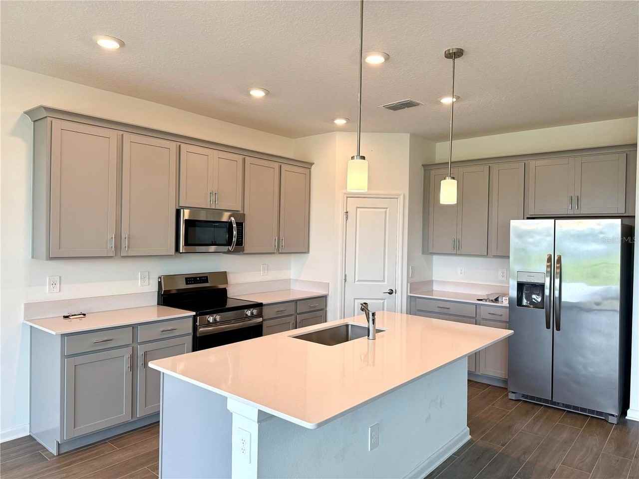 2970 Armstrong Ave - Photo 7 of 50