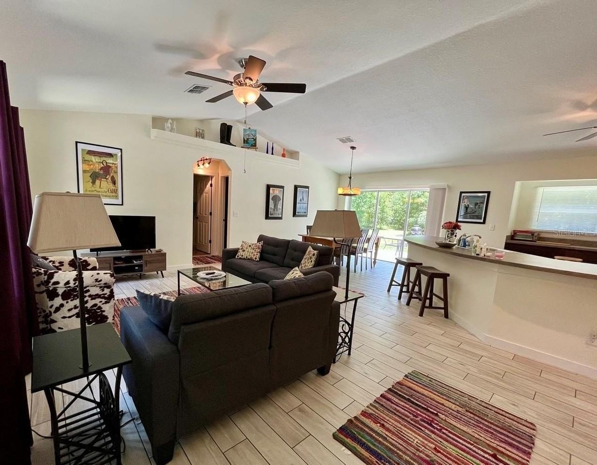 7710 Nw 14th St - Photo 2 of 24