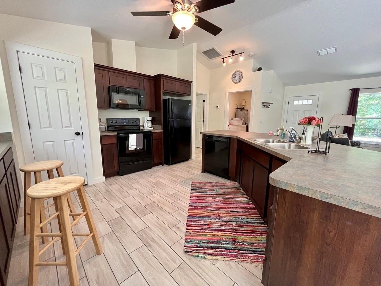 7710 Nw 14th St - Photo 6 of 24