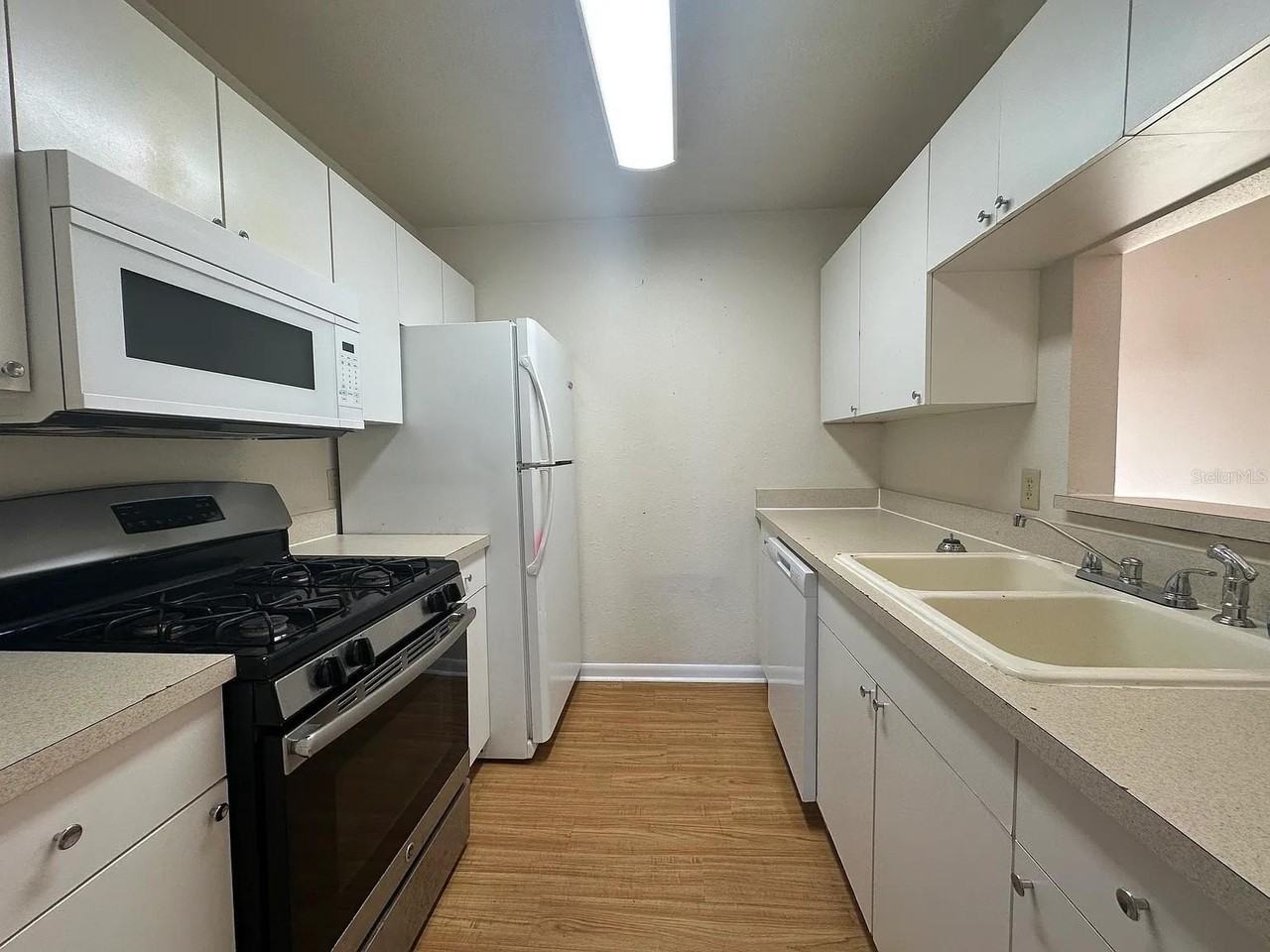 2050 San Marcos Dr Se #214 - Photo 4 of 11