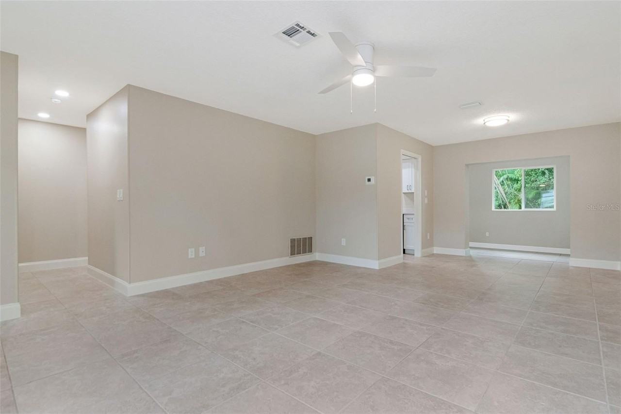 2958 Dundee Dr - Photo 4 of 50