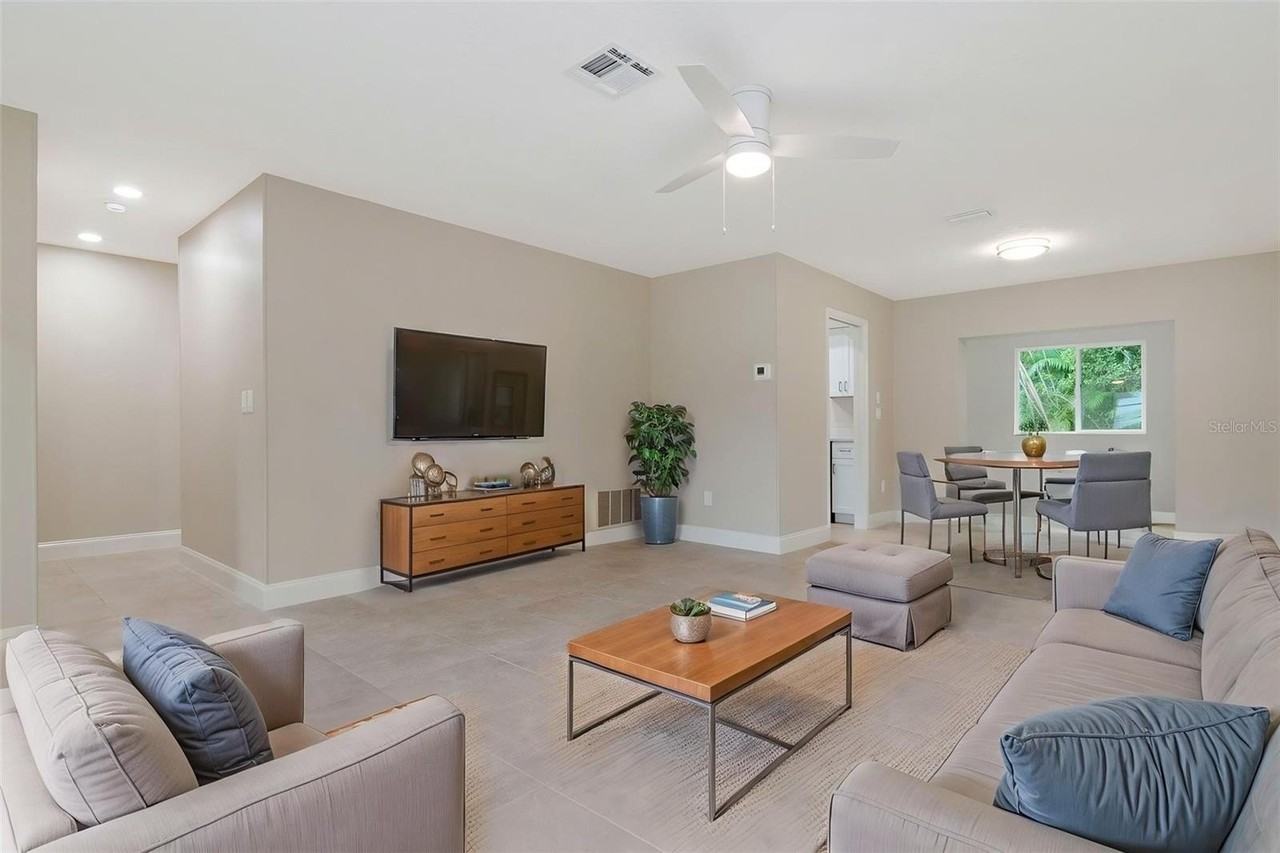 2958 Dundee Dr - Photo 5 of 50