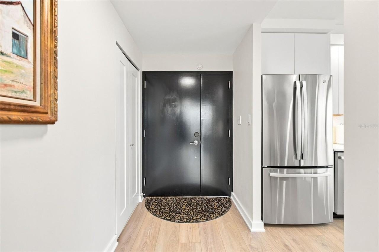 707 S Gulfstream Ave #207 - Photo 4 of 50