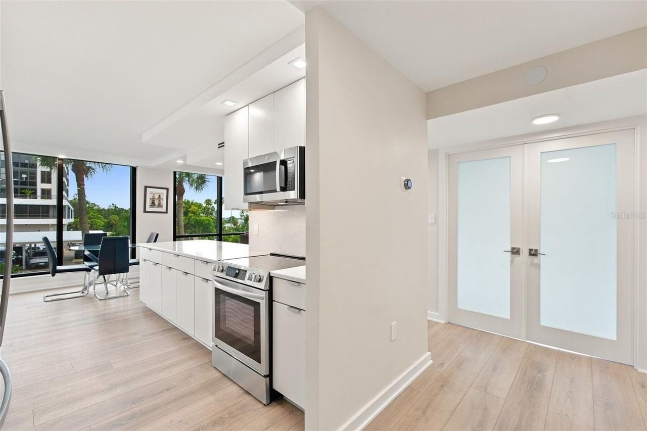 707 S Gulfstream Ave #207 - Photo 5 of 50