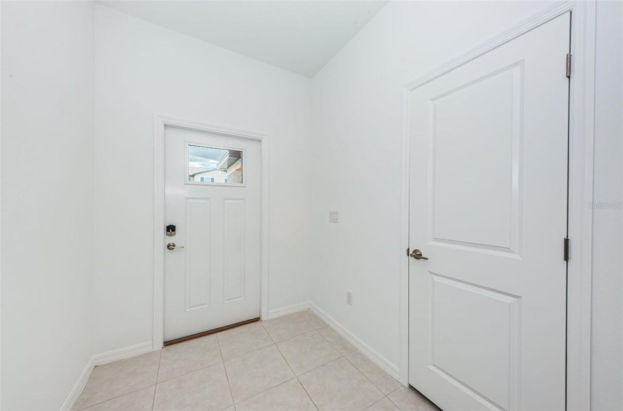 8327 Crescent Oaks Dr - Photo 6 of 50