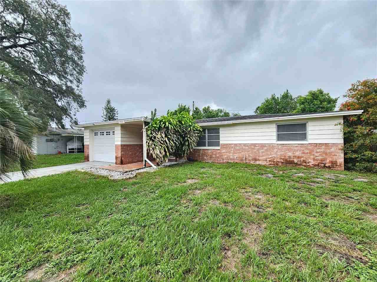 1702 Aqua Ln - Photo 2 of 20
