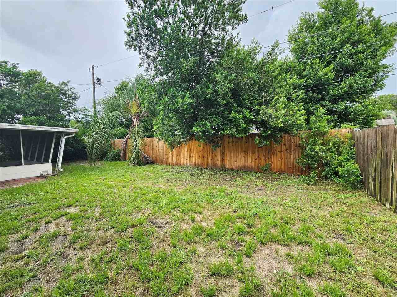 1702 Aqua Ln - Photo 4 of 20