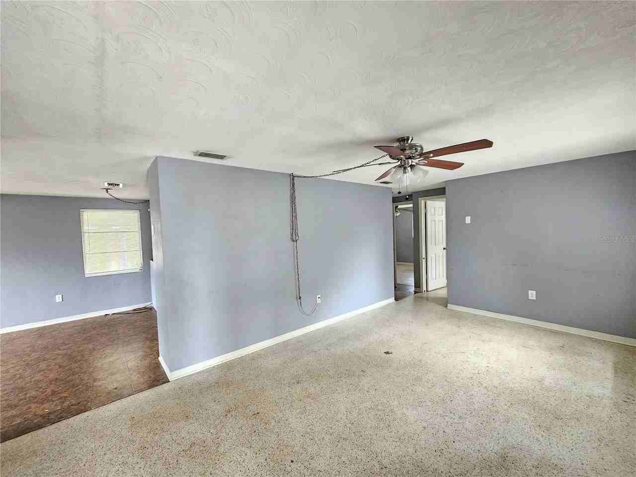1702 Aqua Ln - Photo 5 of 20