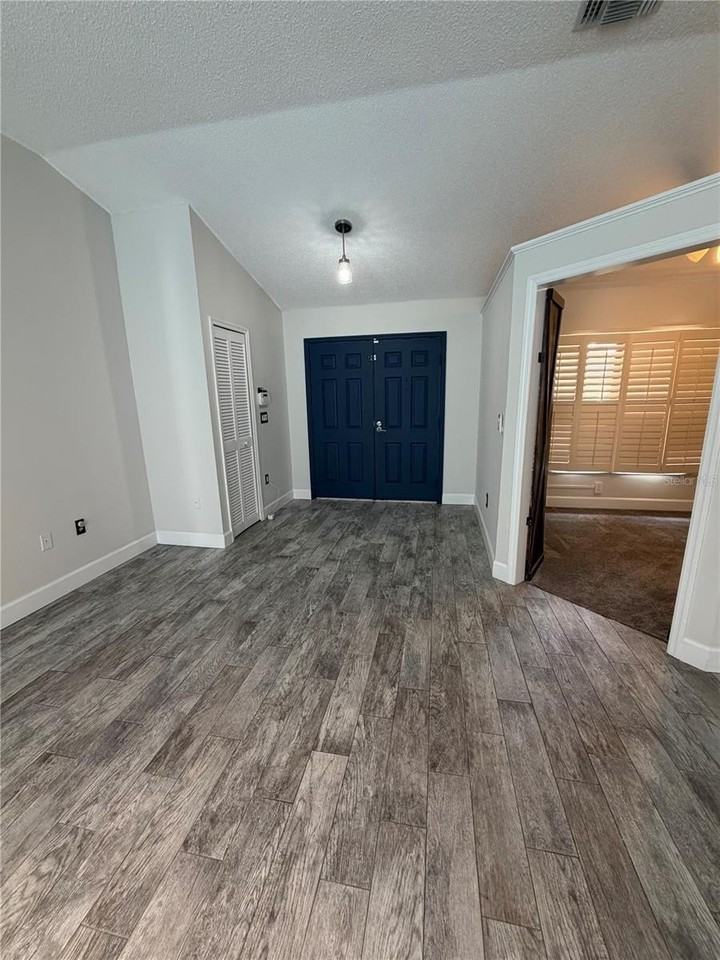 3221 Oakwood Pl - Photo 3 of 24