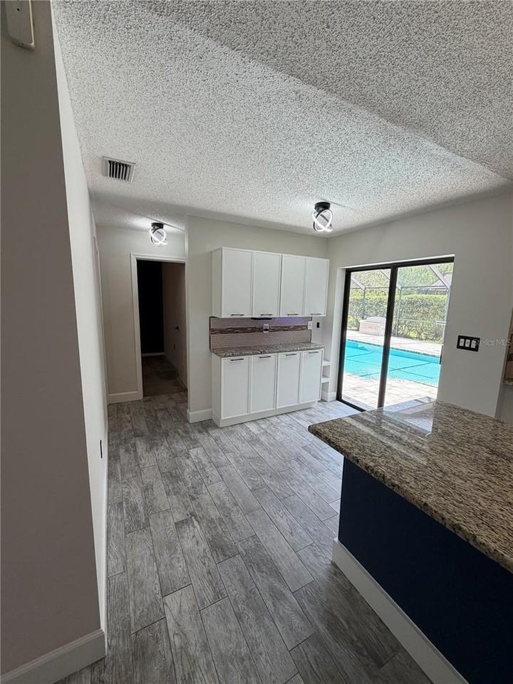 3221 Oakwood Pl - Photo 4 of 24