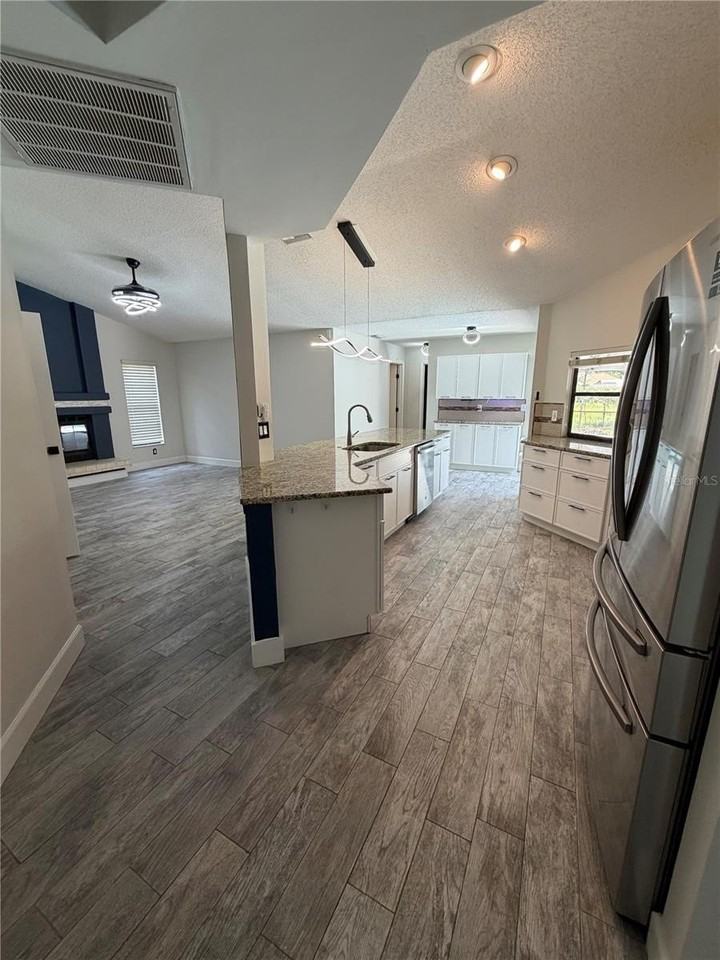 3221 Oakwood Pl - Photo 5 of 24