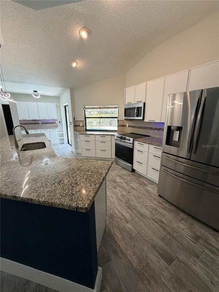 3221 Oakwood Pl - Photo 6 of 24