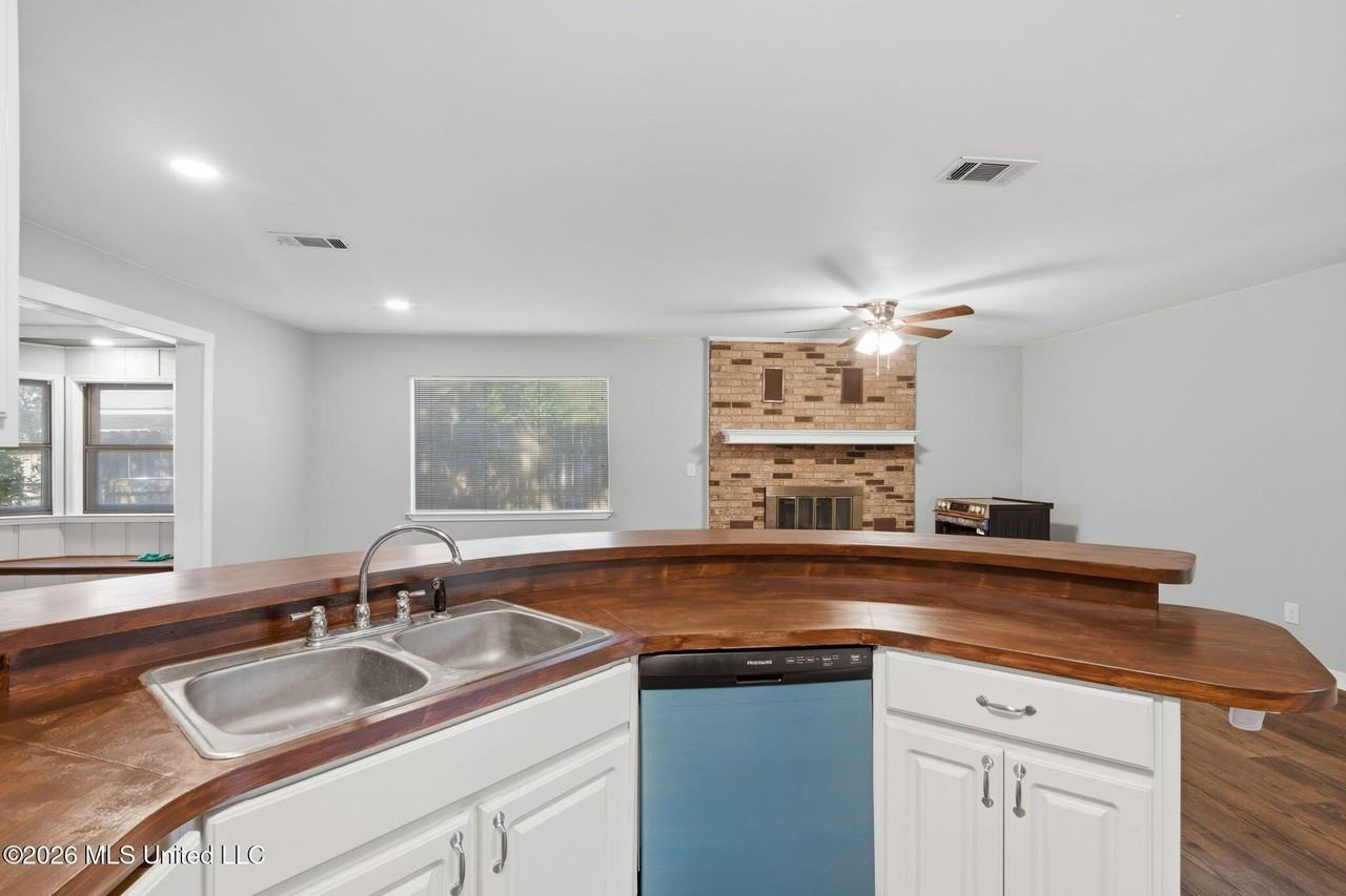 8505 Mermaid Ave - Photo 7 of 25