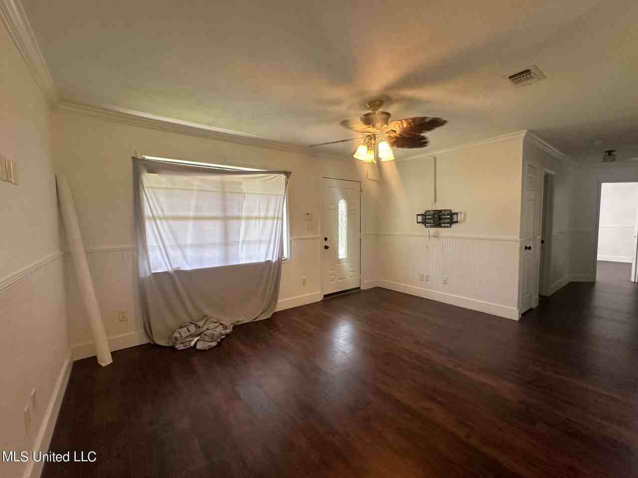 258 Conrad Ln - Photo 2 of 14