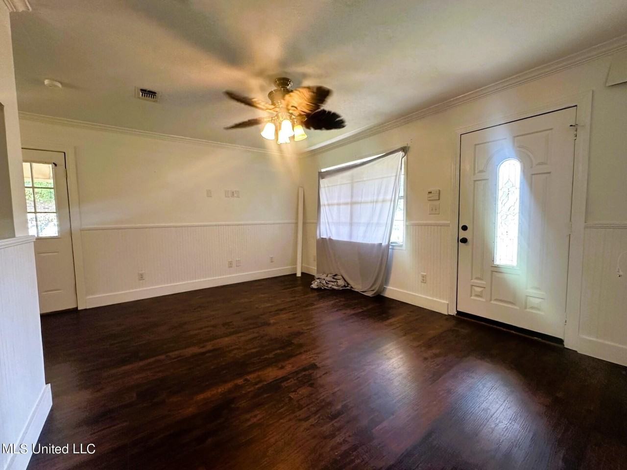 258 Conrad Ln - Photo 3 of 14