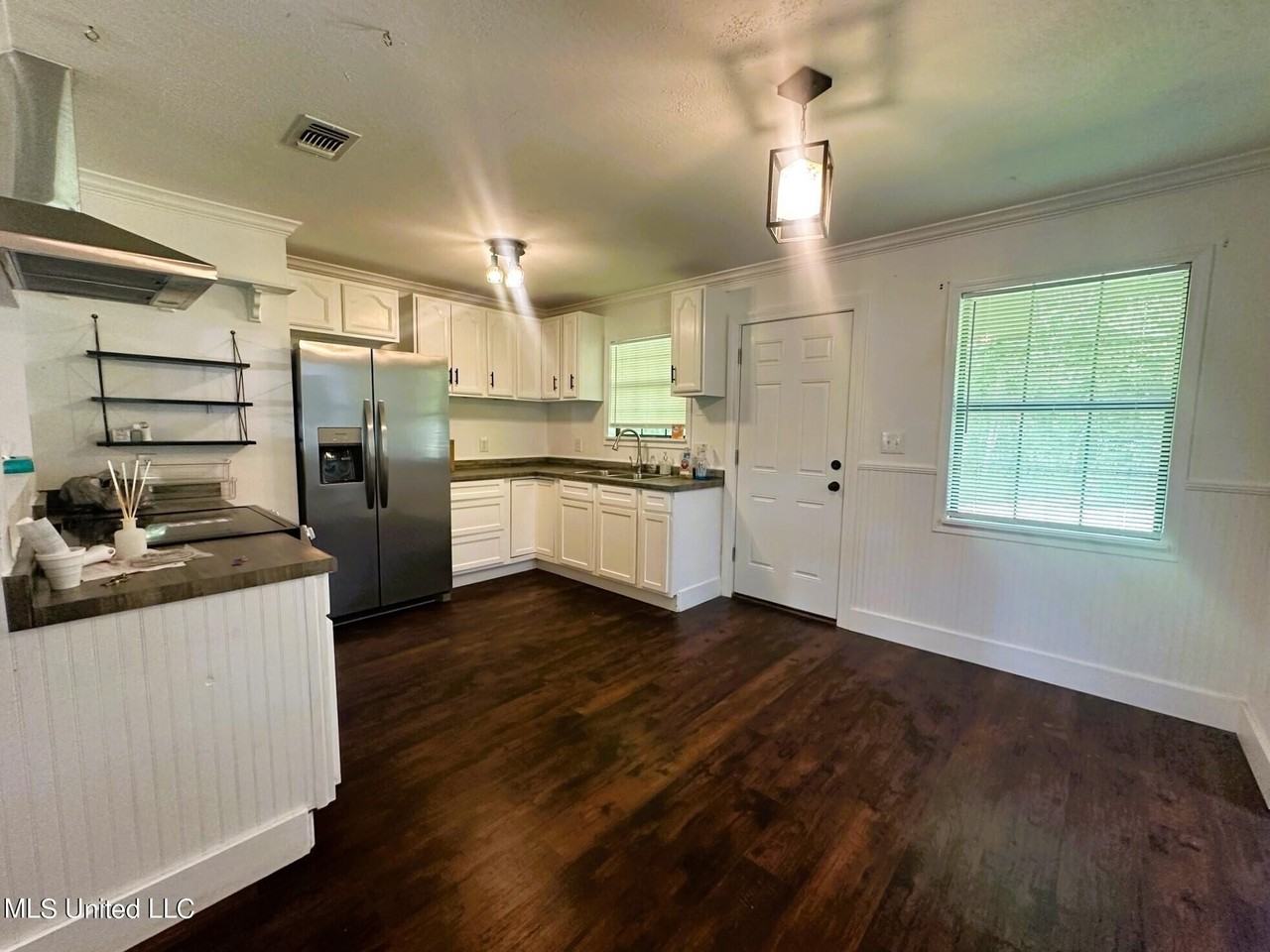 258 Conrad Ln - Photo 6 of 14