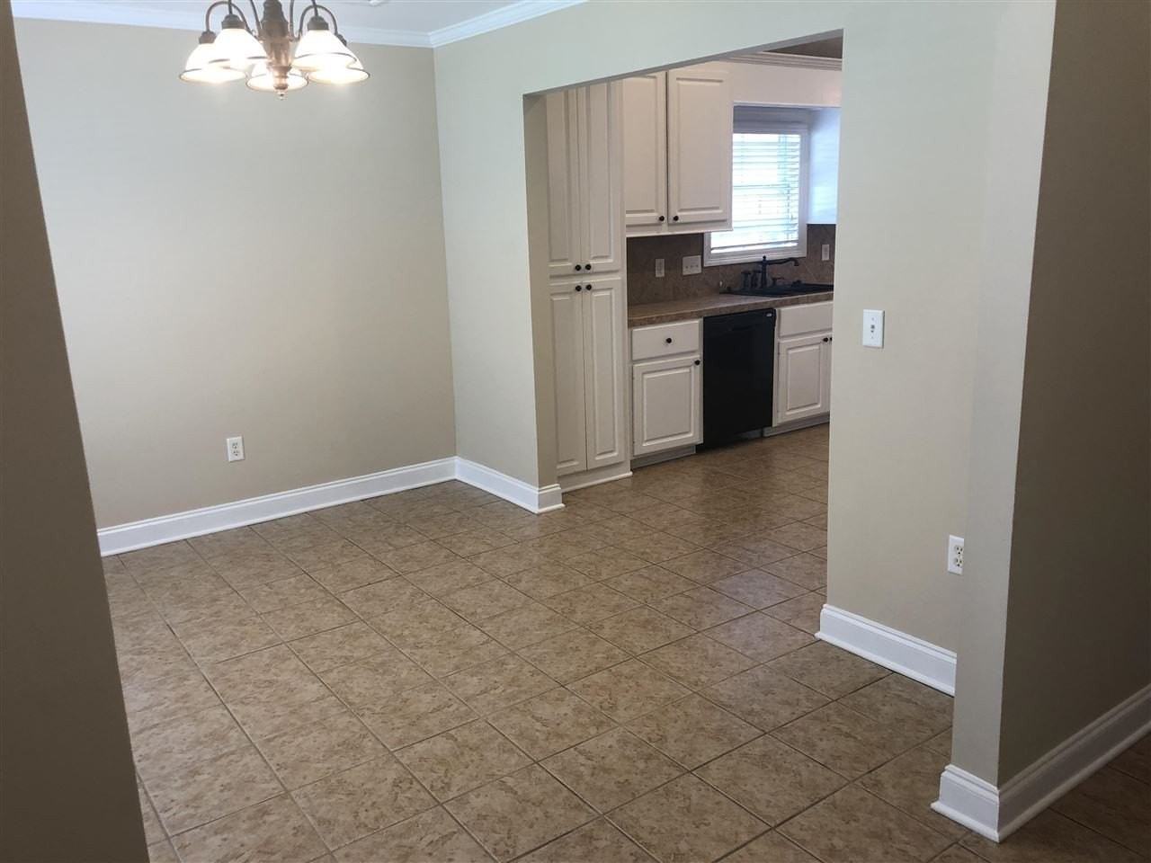 261 Jacks Pl - Photo 2 of 7