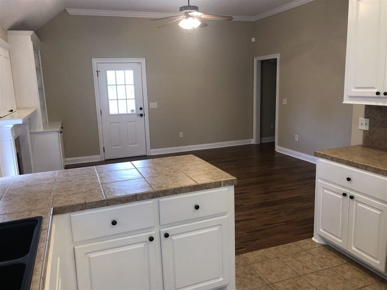 261 Jacks Pl - Photo 3 of 7