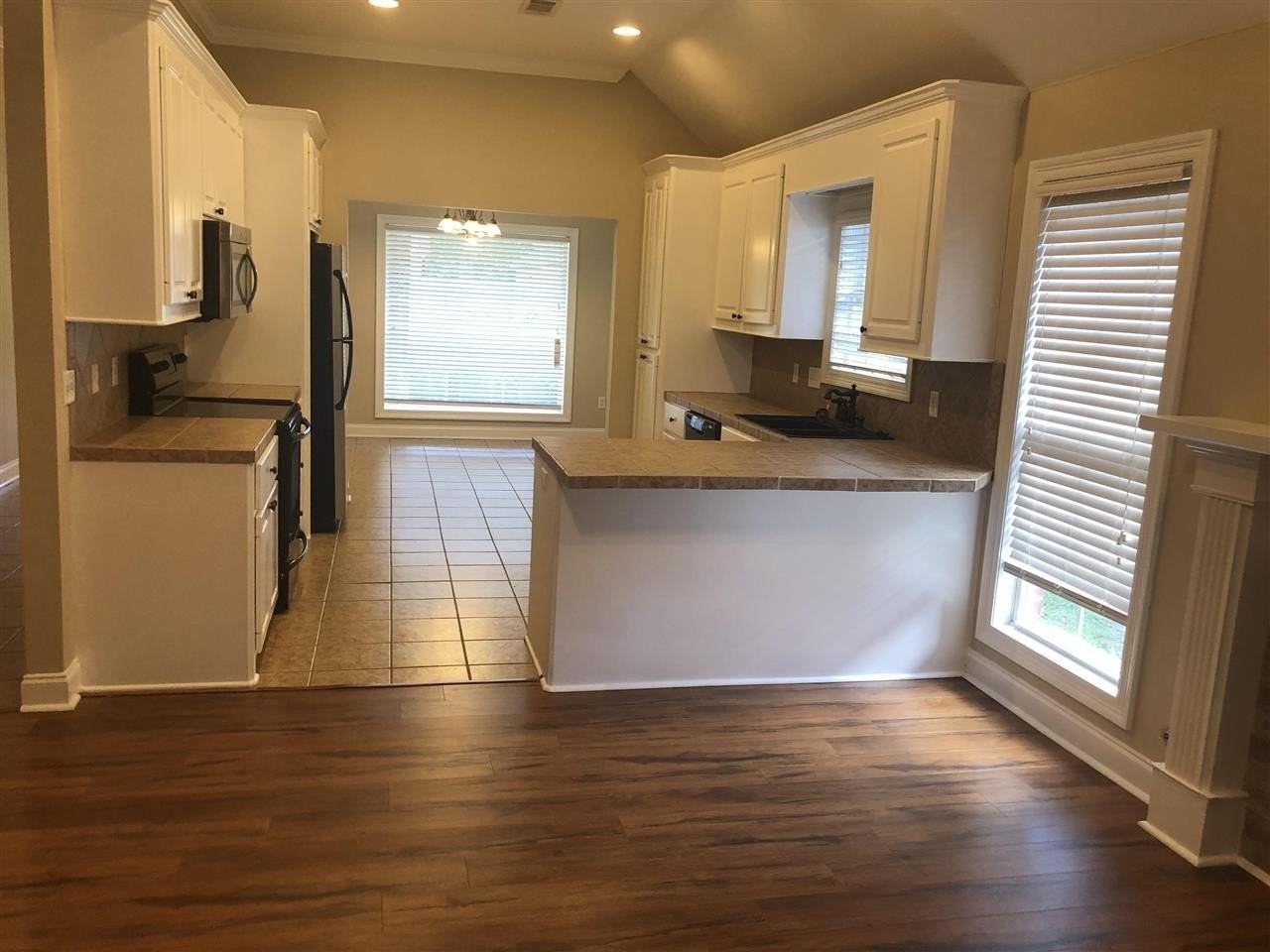261 Jacks Pl - Photo 4 of 7