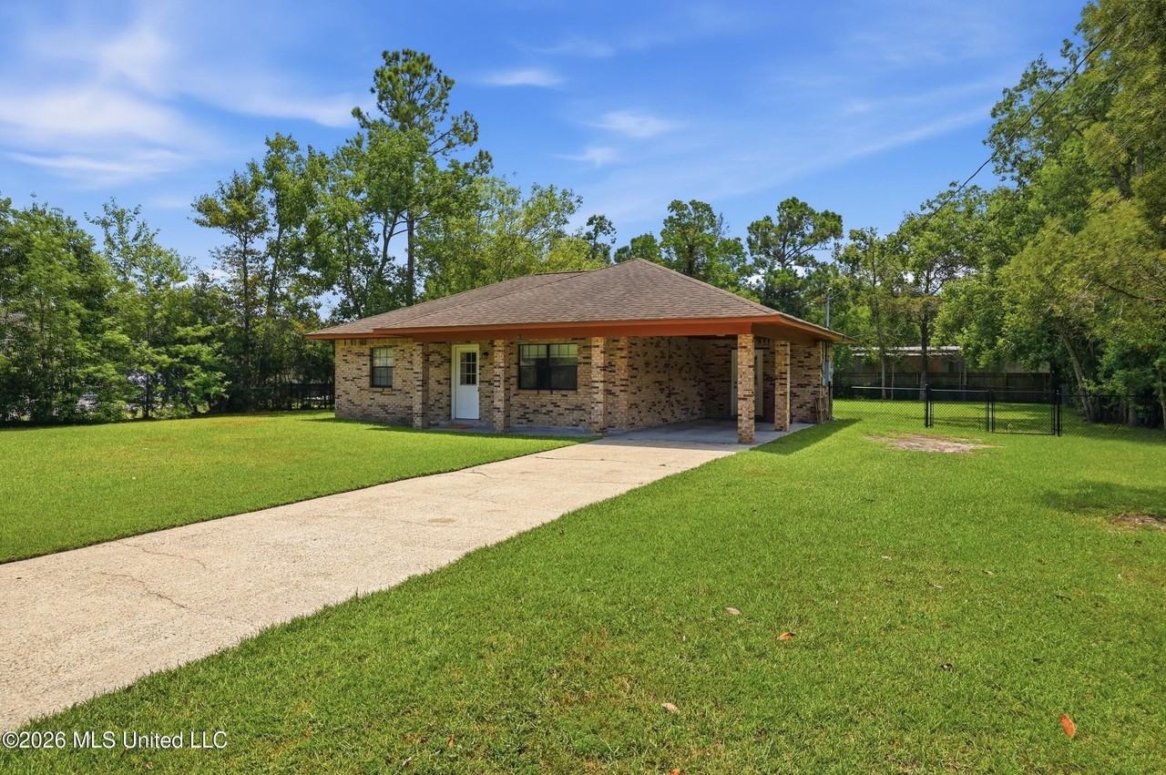 815 Amar St - Photo 2 of 15