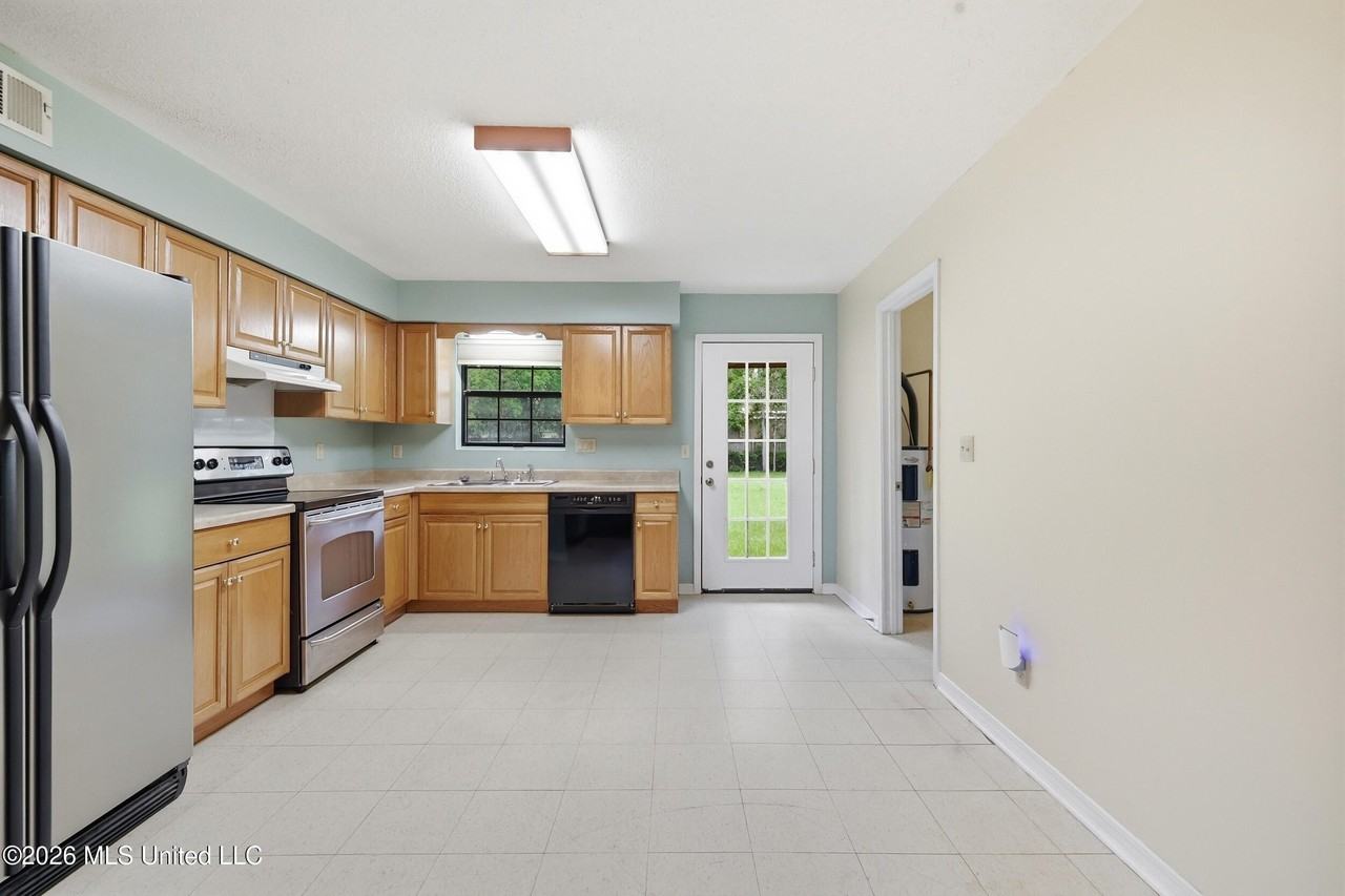 815 Amar St - Photo 4 of 15