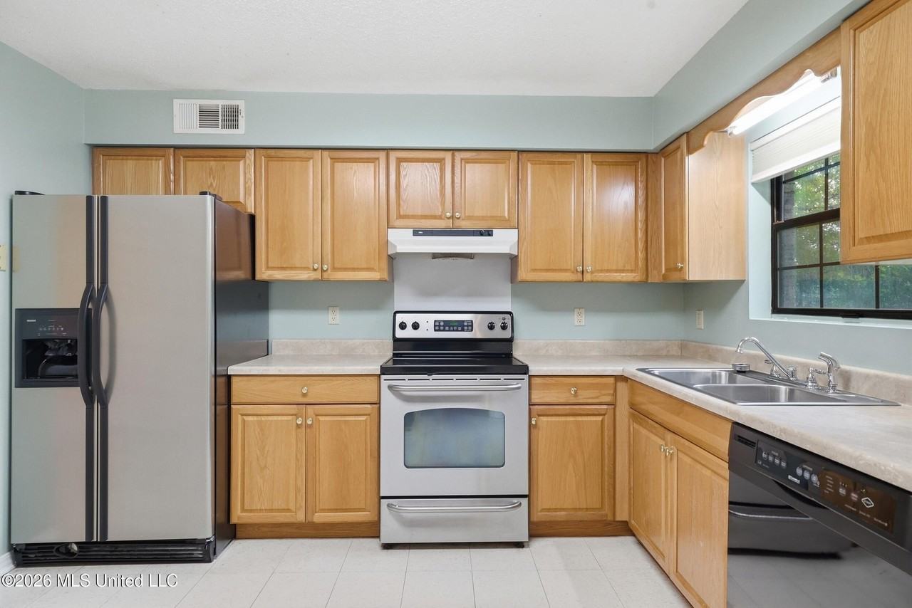 815 Amar St - Photo 5 of 15