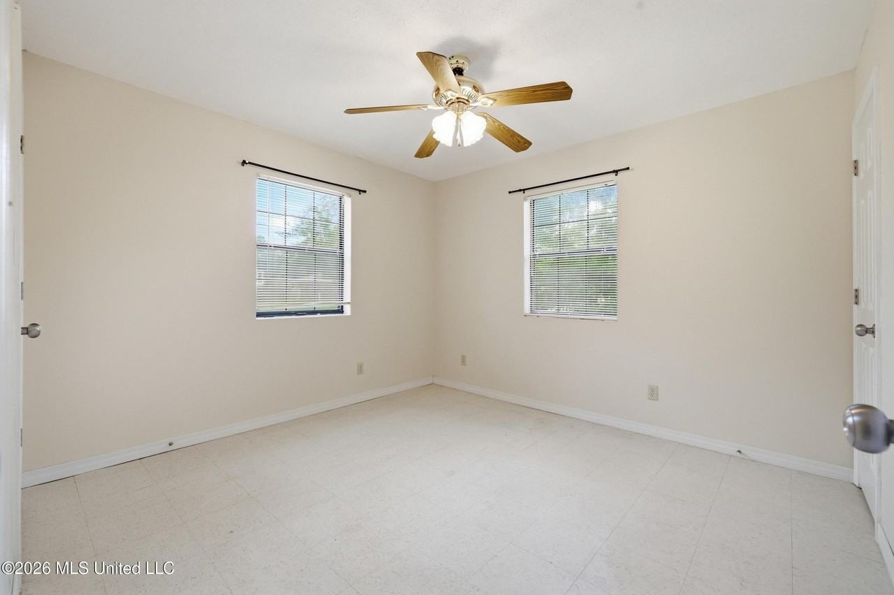 815 Amar St - Photo 7 of 15