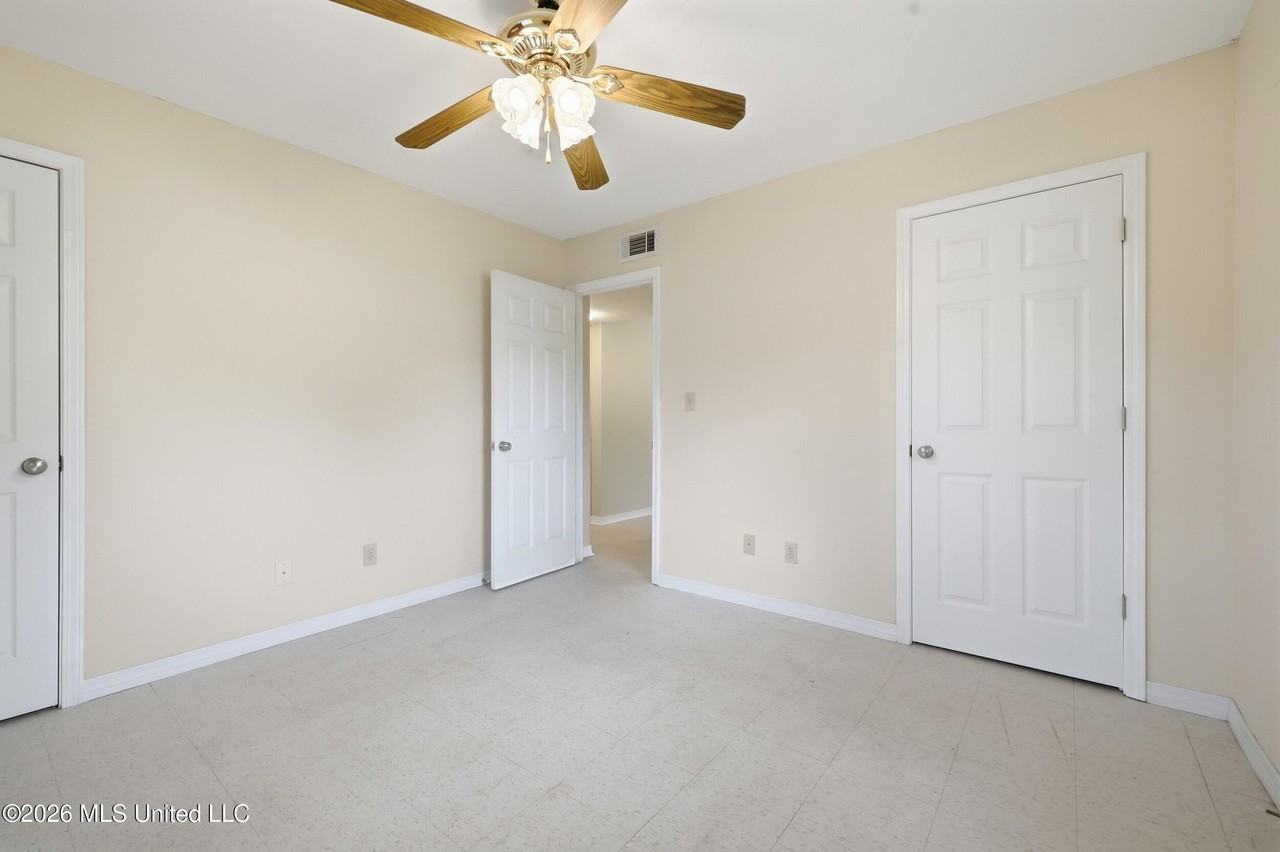 815 Amar St - Photo 6 of 15