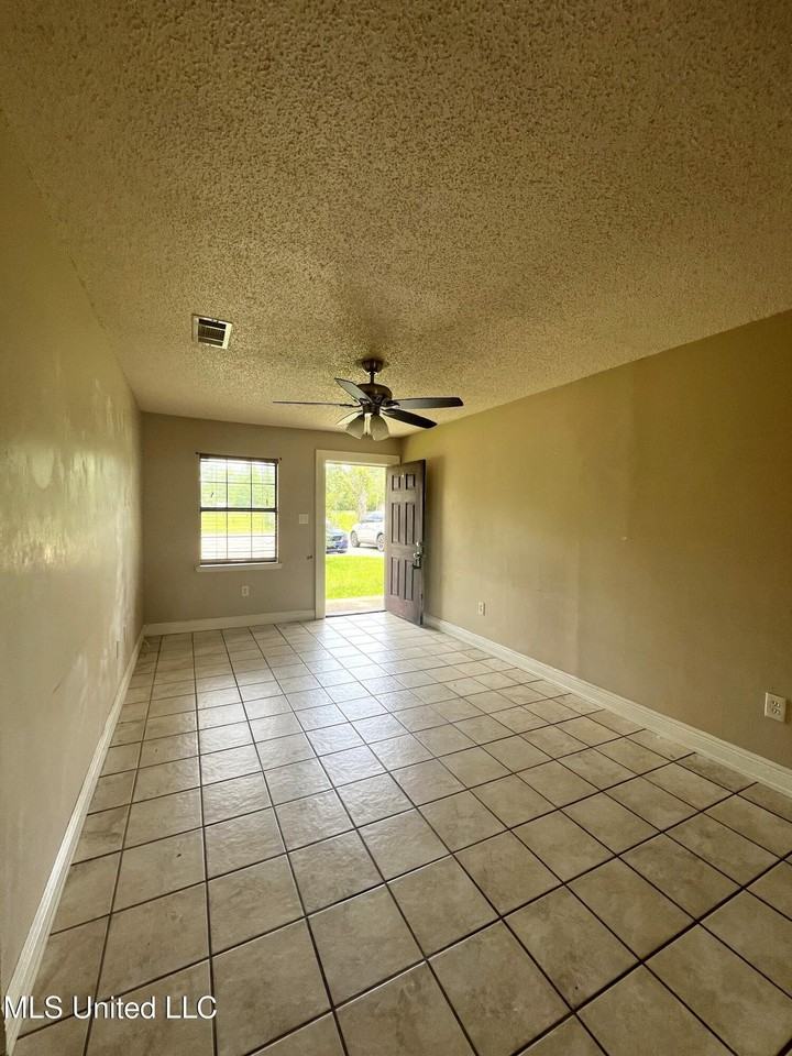 3401 54th Ave - Photo 2 of 8