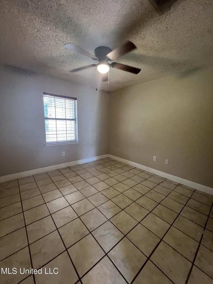 3401 54th Ave - Photo 5 of 8